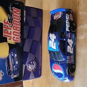 Jeff Gordon 1999 diecast 1:24 Pepsi/Fritos Adult Collectible